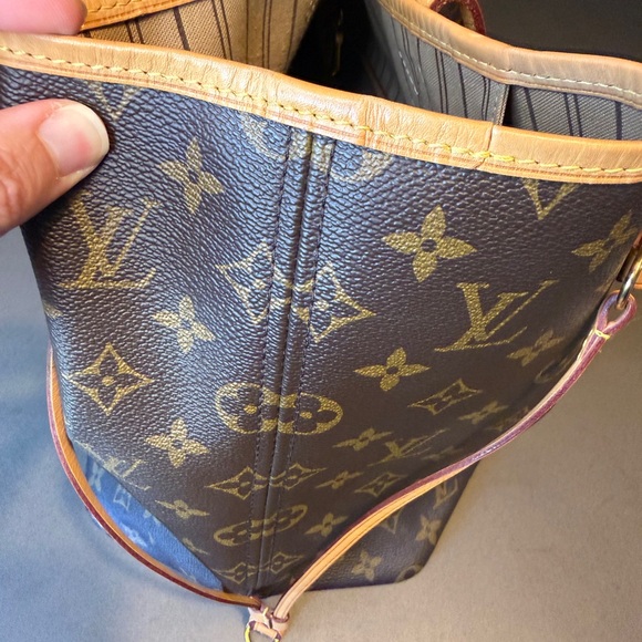 Louis Vuitton Monogram Tote in Brown and Tan - Picture 3 of 6